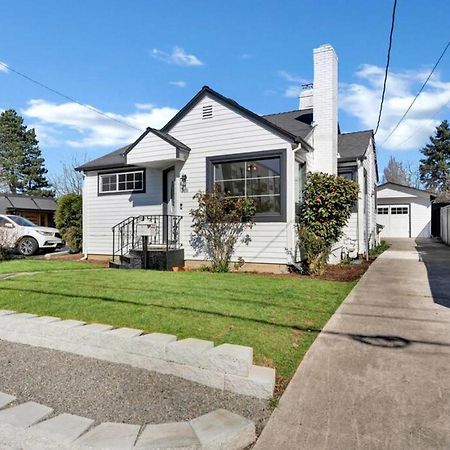 Picture Perfect Bungalow In The Heart Of Dt Vancouver Zewnętrze zdjęcie